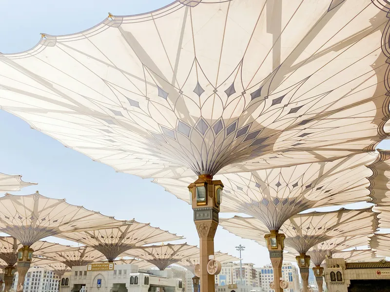 Payung arsitektur Masjid Nabawi di Madinah