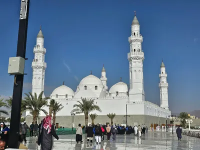 Masjid Quba di Madinah sebagai salah satu tujuan ziarah